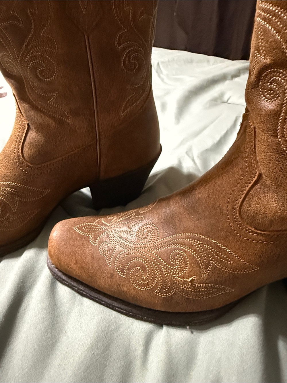 Ariat Leather Upper Square Toe Embroidered Western Cowboy Boots - Picture 5 of 10